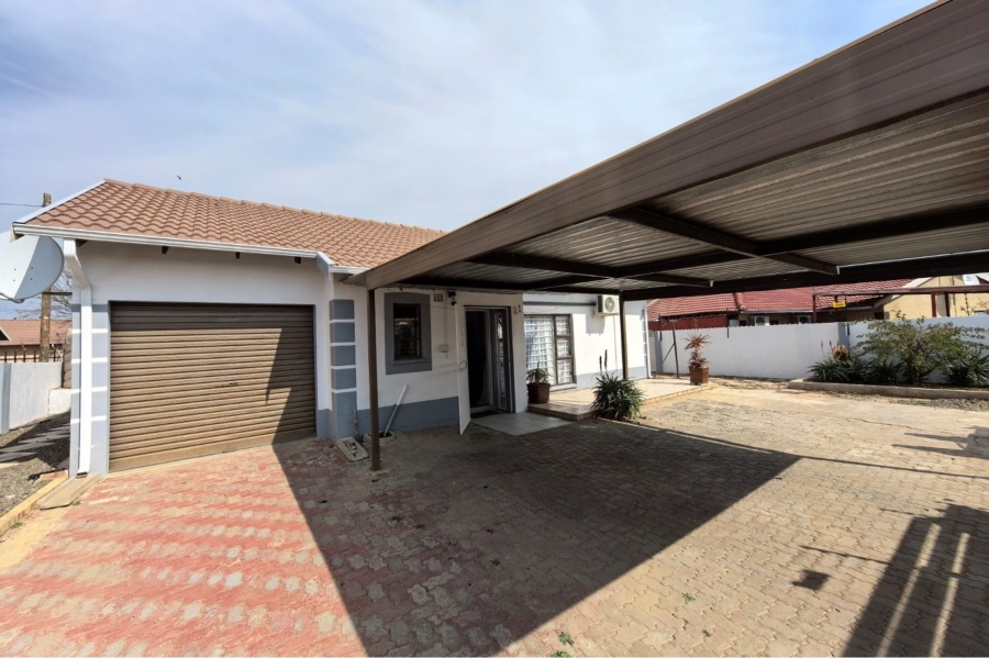 3 Bedroom Property for Sale in Roodepan Northern Cape